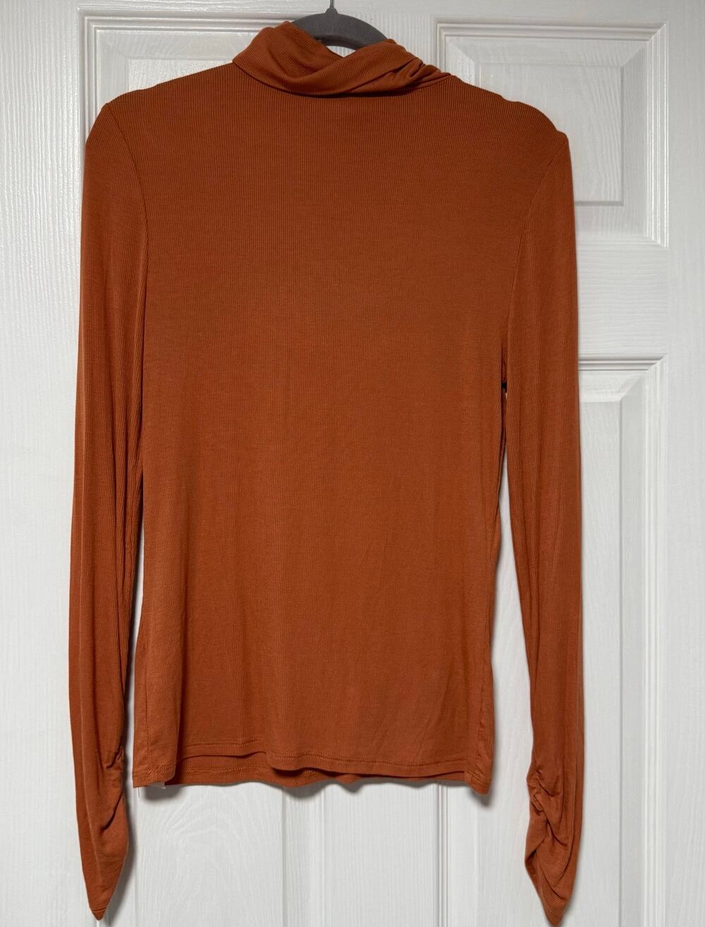 Fabletics Women's Long Sleeve Turtleneck Top Size Medium.